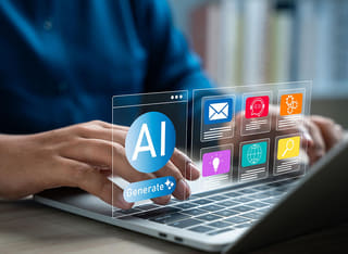 Beginnende crypto-investeerder die kennismaakt met de grondbeginselen van geautomatiseerde AI-handel
