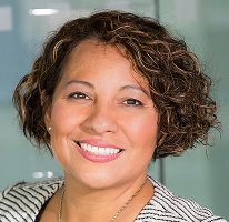 Claire Ashford, compliance-hoofd bij een financiële instelling, headshot.